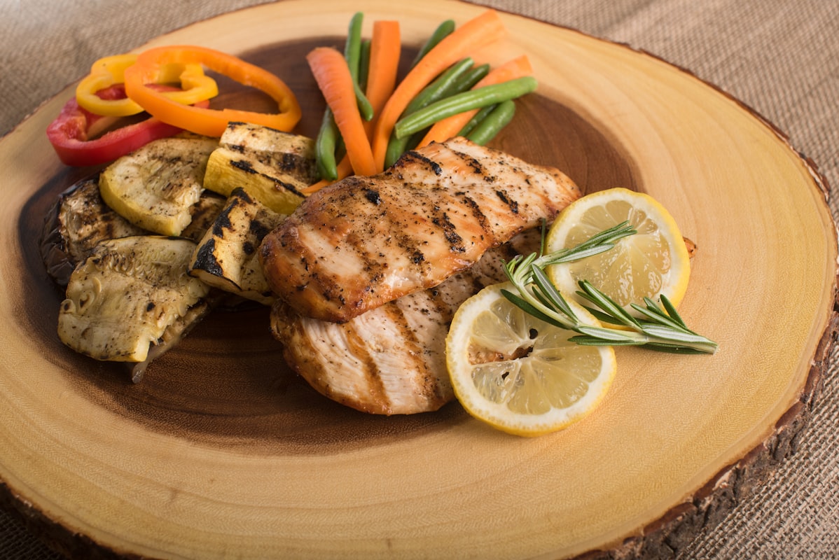 Proteine nutrienti da pesce e carne magra